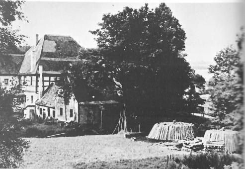 Altes Haus mit Köhlerei